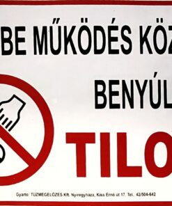 A gépbe működés közben benyúlni tilos!