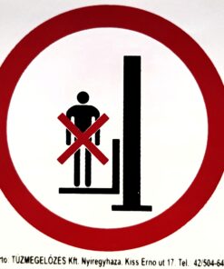Emelőre állni tilos!